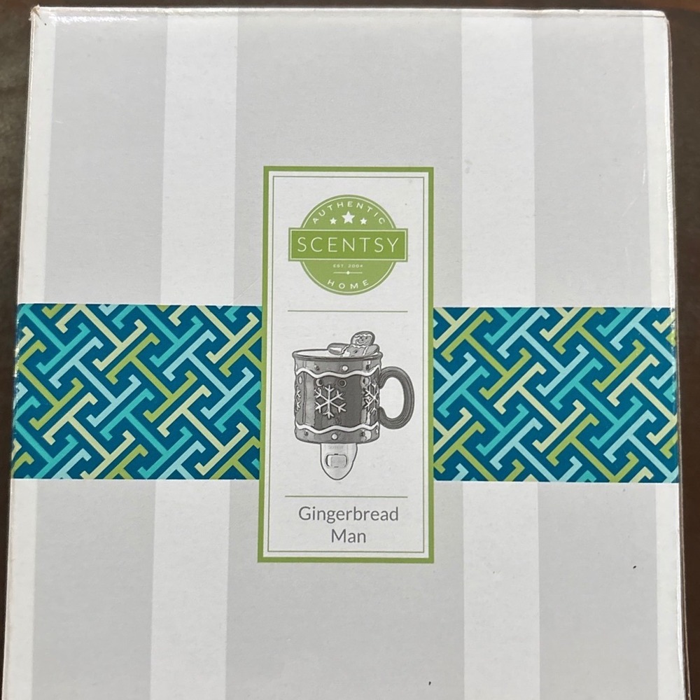 Scentsy Gingerbread Man Warmer Ceramic Christmas Plug In discontinued New in box